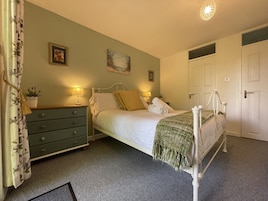 3 habitaciones, decoración personalizada y muebles diferentes 