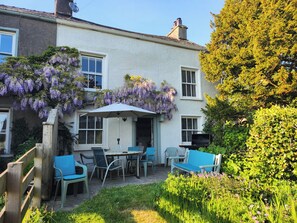 Cottage | Outdoor dining - Bridge End Cottage (Ulverston)