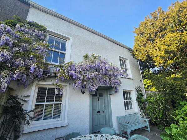 Cottage | Terrace/patio - Bridge End Cottage (Ulverston)