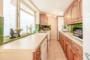 Cottage | Cucina privata | Lavastoviglie, pentole/stoviglie/utensili