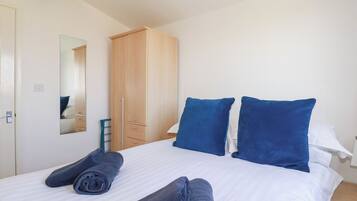 Cottage | 2 bedrooms, individually decorated, individually furnished