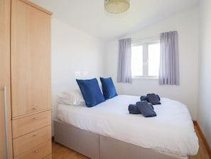 Cottage | 2 bedrooms, individually decorated, individually furnished