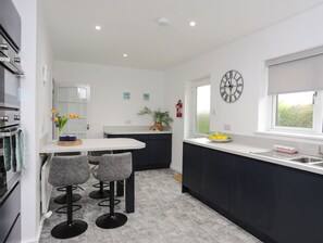 Cottage | Private kitchen - Bwthyn Y Bae (Holyhead)