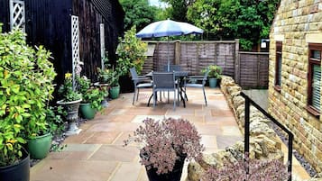 Cottage | Outdoor dining