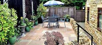 Farm Yard Cottage