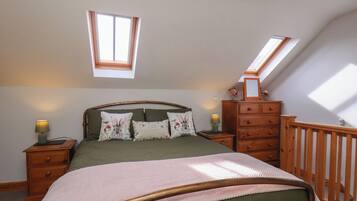 Cottage | 2 bedrooms, individually decorated, individually furnished, free WiFi