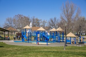 Children's area - Locust Estates Luxury Home – Downtown Windsor (Windsor)