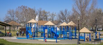 Spacious Luxury ~ Downtown Windsor ~ Locust Estates