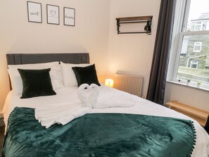 Cottage | Interior - Emerald Suite (Barmouth)