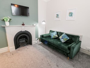 Cottage | Living area - Emerald Suite (Barmouth)
