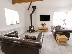 Cottage | Living room - 1 Mountain View (Llangefni)