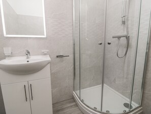 Cottage | Kamar mandi | Shower