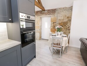 Chaumière | Cuisine privée | Réfrigérateur, lave-vaisselle, bouilloire électrique, grille-pain