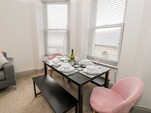 Cottage | Dining - Rose Suite (Barmouth)