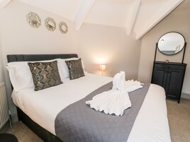 Cottage | 3 bedrooms, individually decorated, individually furnished, free WiFi