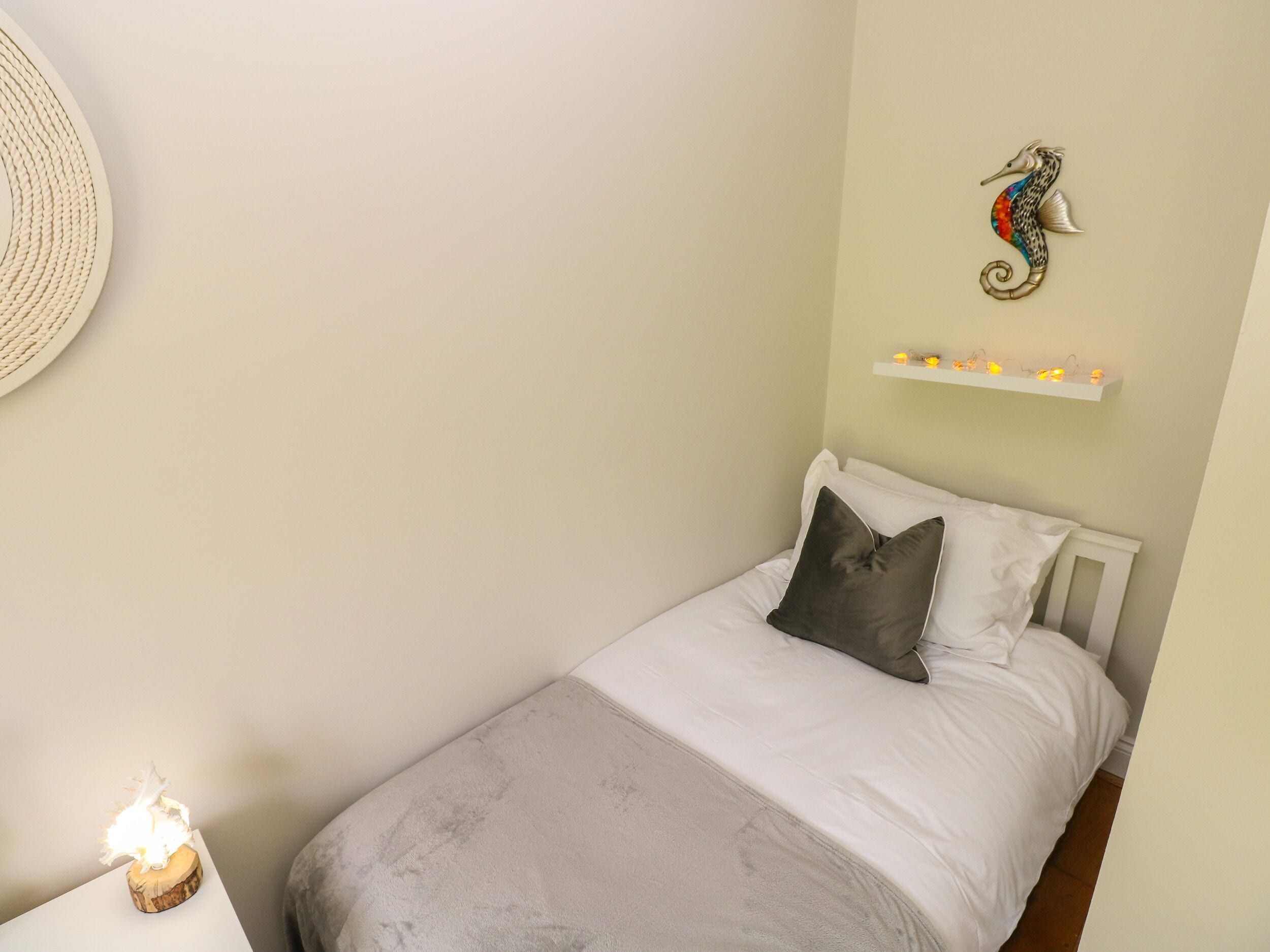 Cottage | 2 bedrooms, individually decorated, individually furnished, free WiFi