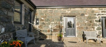 Tyddyn Sianel - Celyn