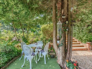 Cottage | Property grounds - Freshwinds (Market Drayton)