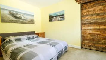 Cottage | 3 bedrooms, individually decorated, individually furnished, free WiFi