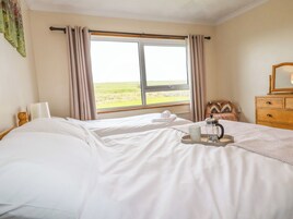 3 habitaciones, decoración personalizada y muebles diferentes 