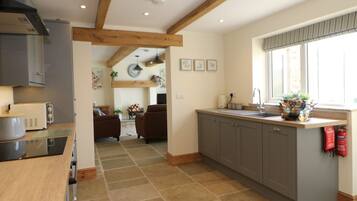 Casa de campo | Cocina privada | Frigorífico, lavavajillas, hervidor eléctrico y tostadora