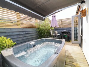 Cottage | Terrace/patio - The Den, Bank Top Farm (Ashbourne)