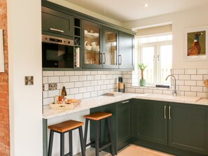 Cottage | Interior - Carver's Rest (Newark)