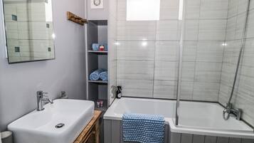 Cottage | Bilik Mandi | Pancuran mandi