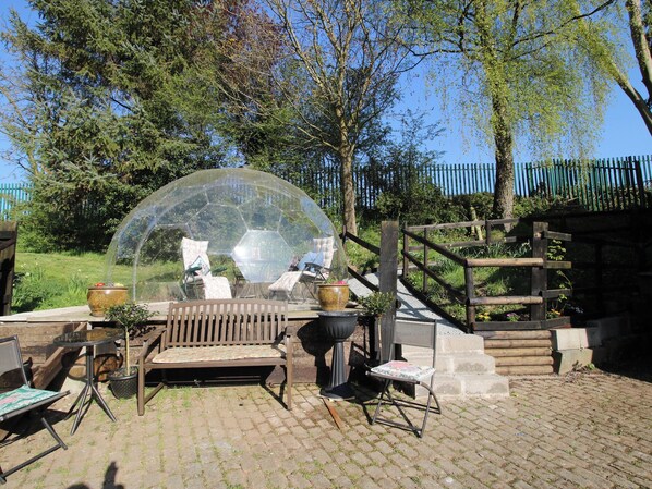 Cottage | Outdoor dining - The Wheelhouse at Dudgeley Mill (Church Stretton)