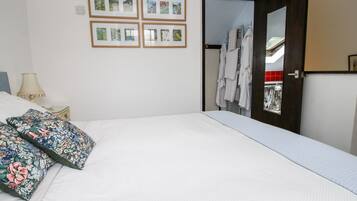 1 bedroom, individually decorated, individually furnished, free WiFi