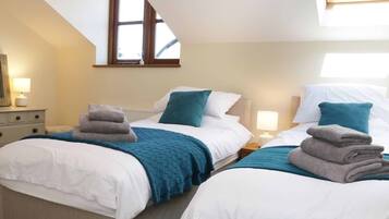 Cottage | 2 bedrooms, individually decorated, individually furnished, free WiFi