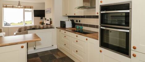 Cottage | Bahagian dalam