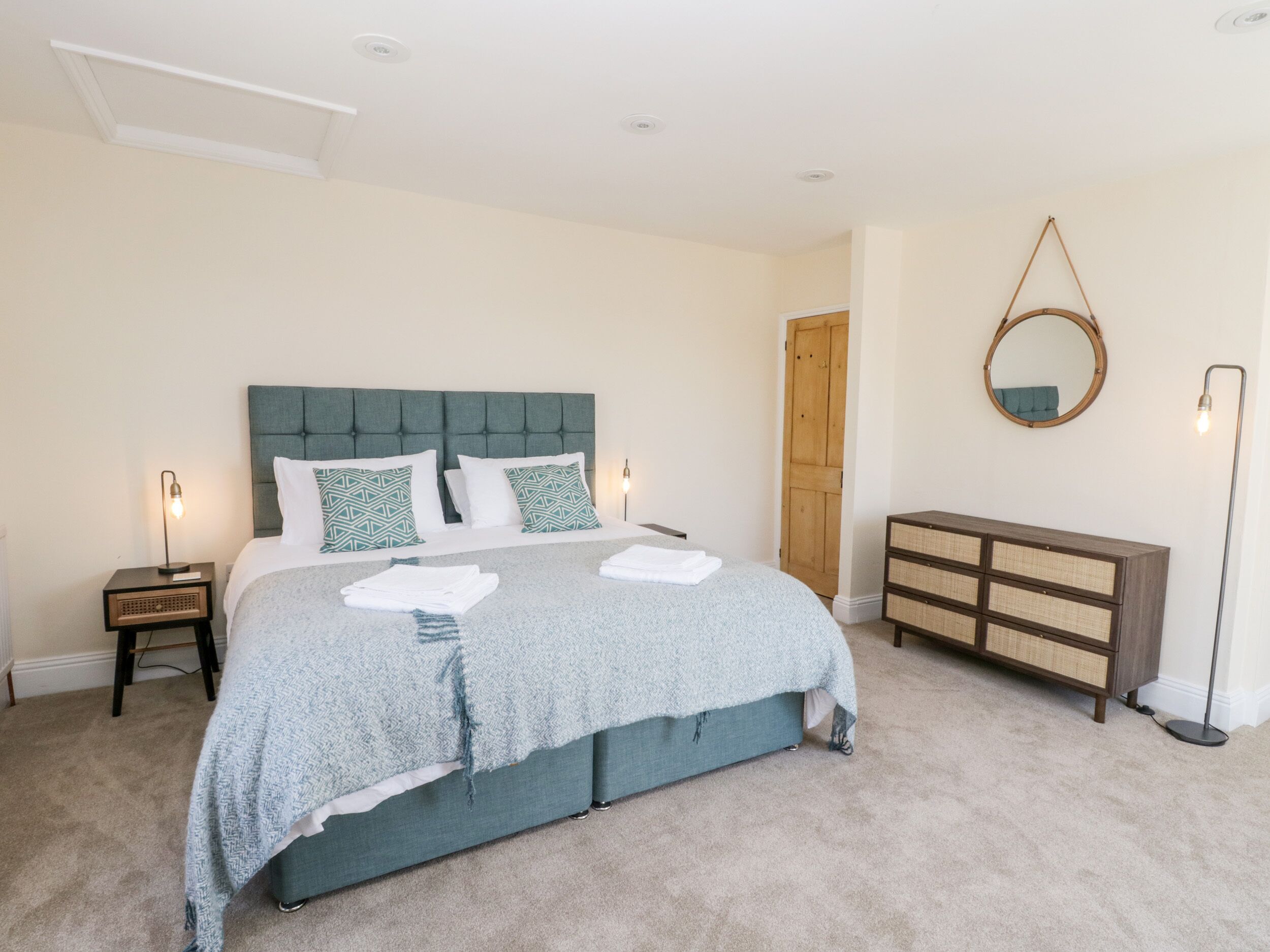 Cottage | 4 bedrooms, individually decorated, individually furnished, free WiFi