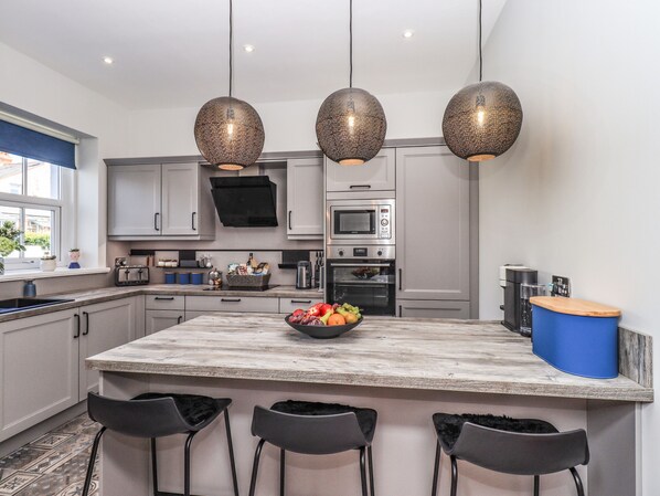 Cottage | Interior - Seascape (Annan)