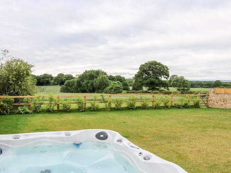 Cottage | Property grounds