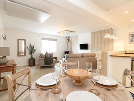 Casa de campo | Cocina privada | Frigorífico, lavavajillas, hervidor eléctrico y tostadora