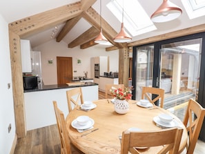 Cottage | Private kitchen | Fridge, microwave, dishwasher, electric kettle