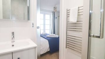 Cottage | Bathroom | Shower