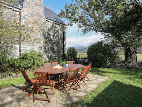 Cottage | Outdoor dining