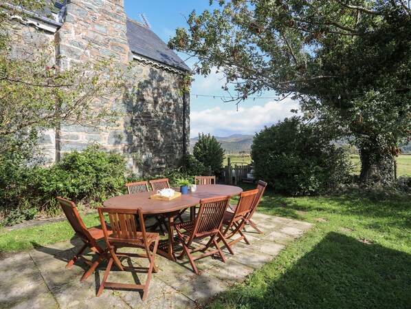 Cottage | Outdoor dining