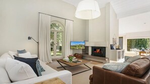 Smart TV, fireplace - Protestant Hall - complete peace and tranquility (Wildes Meadow)