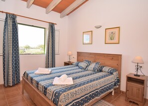 2 makuuhuonetta, silitysrauta/-lauta, ilmainen Wi-Fi, vuodevaatteet