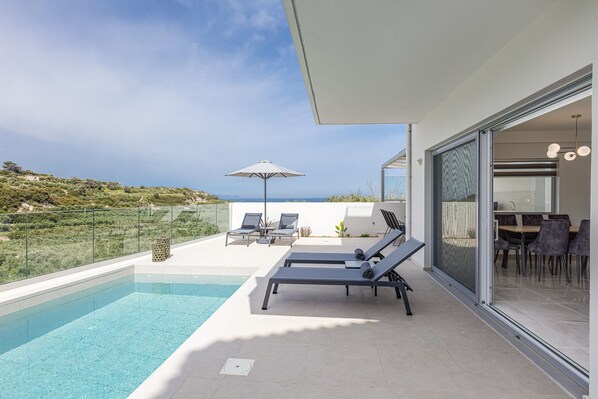 حمّام سباحة خارجي