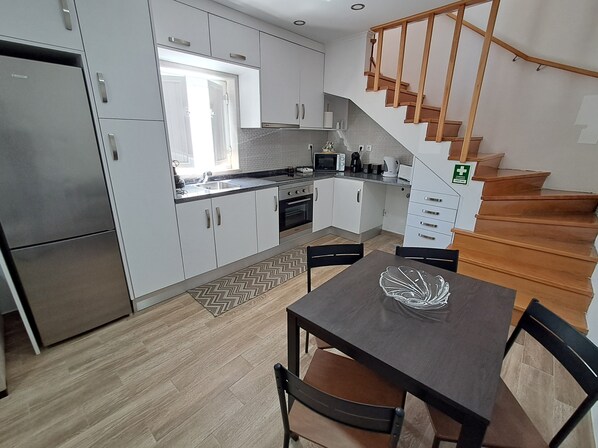 Fridge, microwave, oven, stovetop