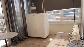 5 bedrooms, desk, laptop workspace, iron/ironing board - Errathens Sky Apartment (Athens)
