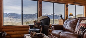 Jim Mountain Retreat- Mountaintop Views, Seasonal Hot Tub, Large Group Retreat