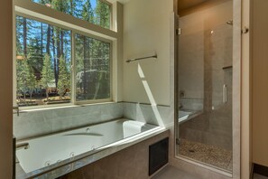 Combined shower/bathtub, hair dryer, towels - Built in 2021, Chef's Kitchen, Classic Arcade, 200mbps Wifi, Grill, Close to Heavenly: North Woods (South Lake Tahoe)