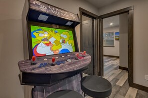 Games room - Built in 2021, Chef's Kitchen, Classic Arcade, 200mbps Wifi, Grill, Close to Heavenly: North Woods (South Lake Tahoe)