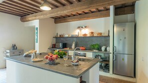 Frigorifero, microonde, forno, lavastoviglie