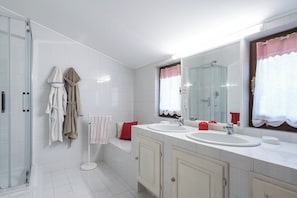 Bathtub, hair dryer, bidet, towels
